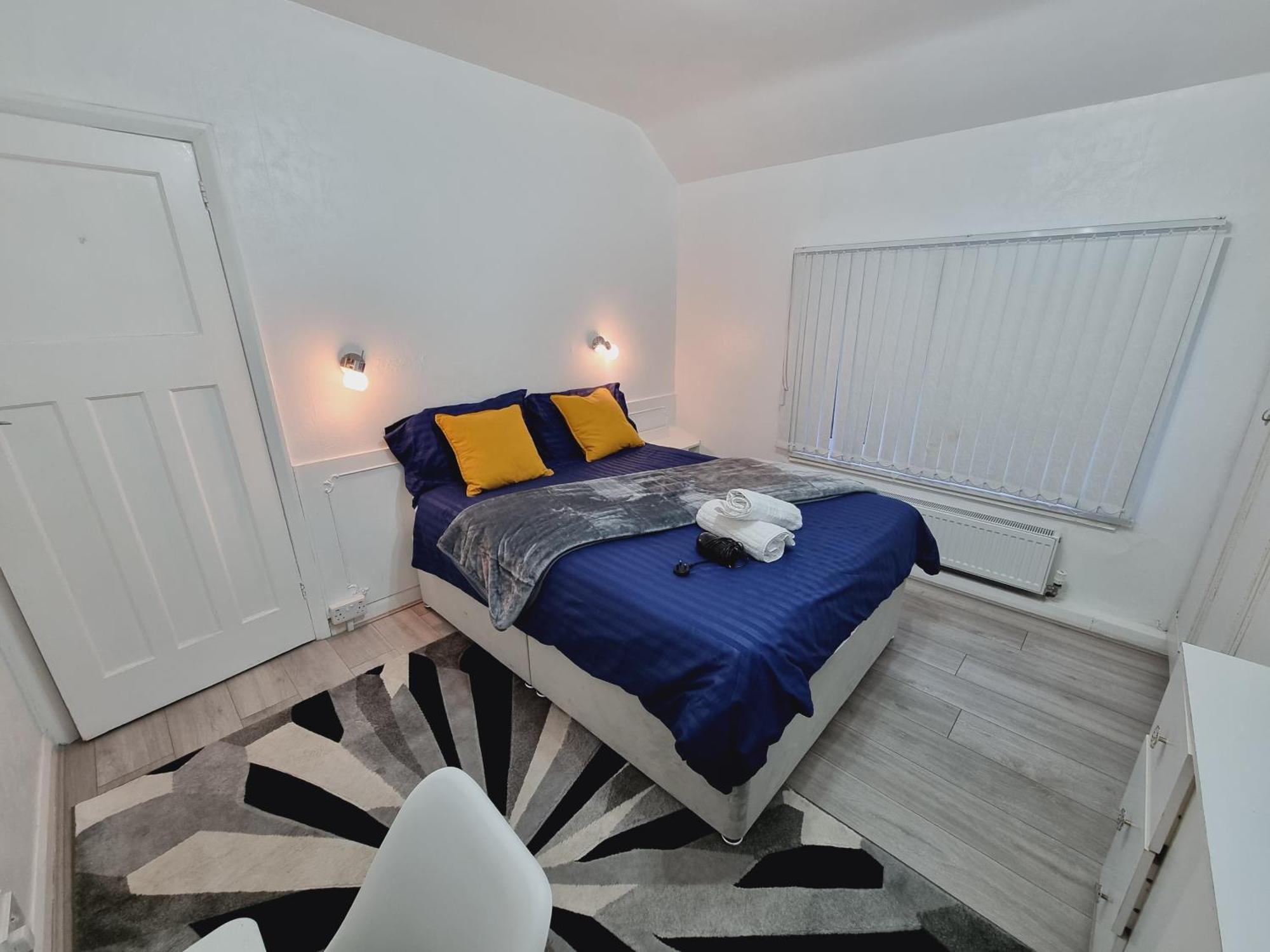 Luxury Double Bed With Private Bathroom, Netflix, Work Space And Wifi Leeds  Buitenkant foto