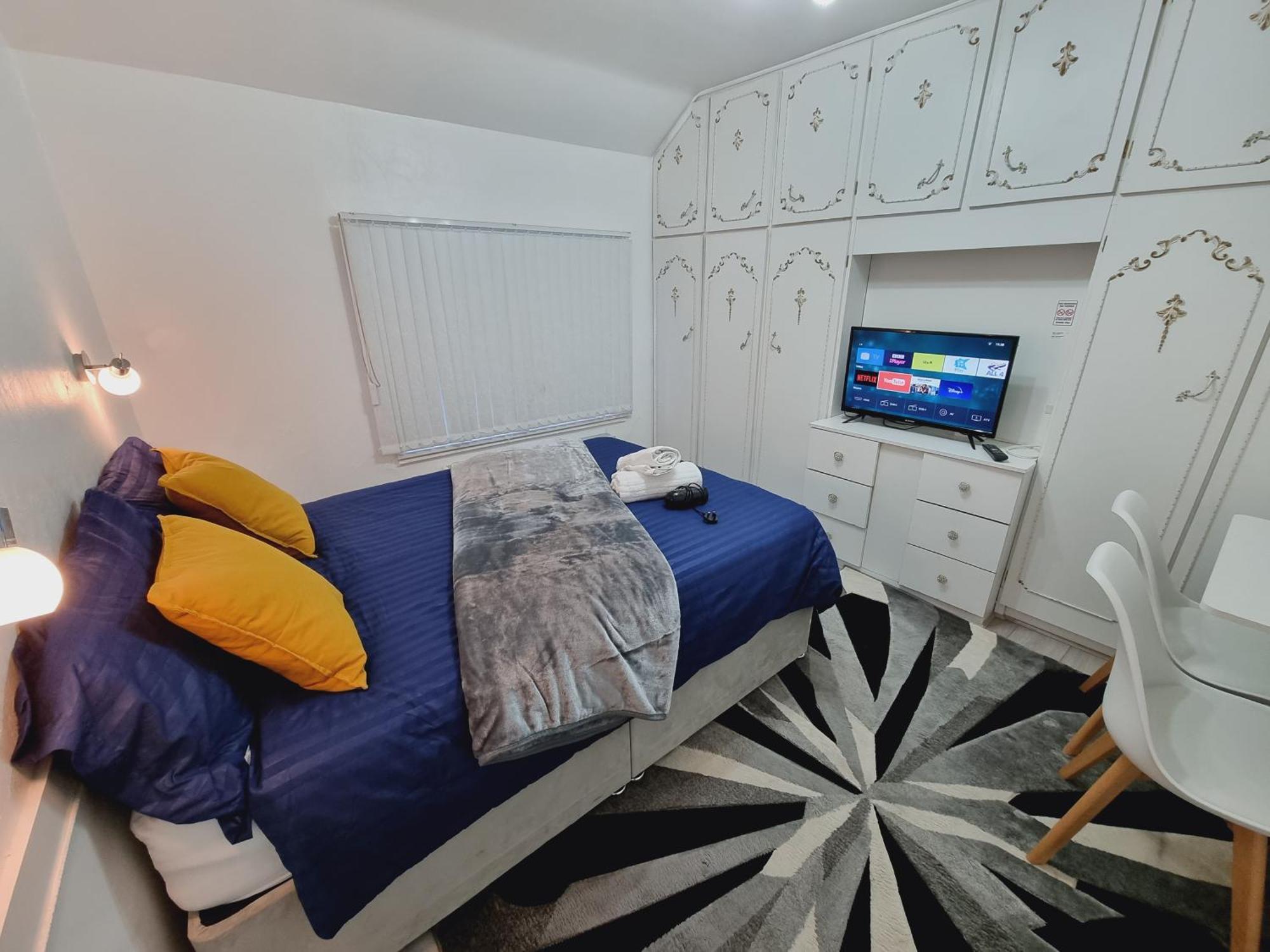 Luxury Double Bed With Private Bathroom, Netflix, Work Space And Wifi Leeds  Buitenkant foto