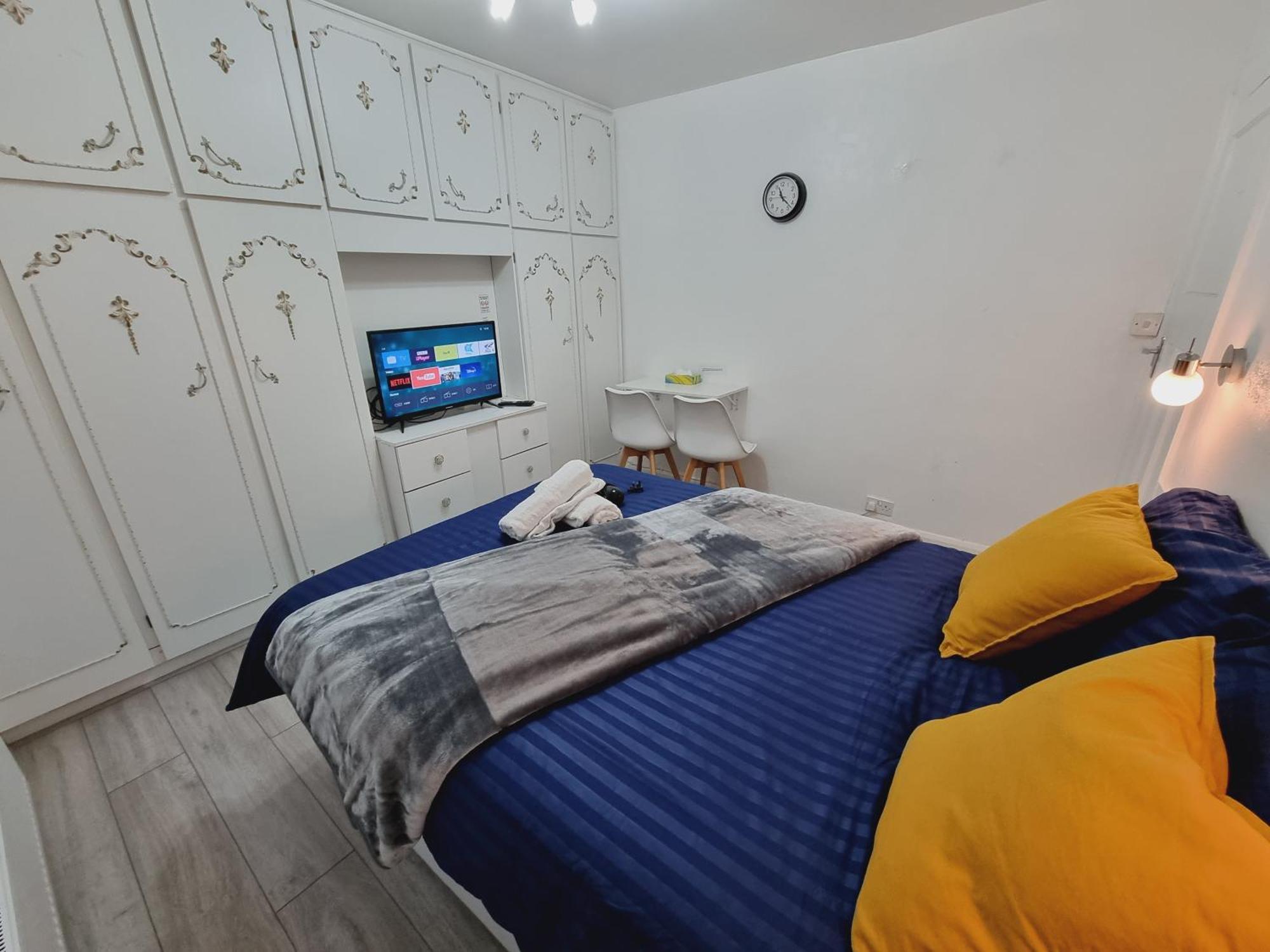 Luxury Double Bed With Private Bathroom, Netflix, Work Space And Wifi Leeds  Buitenkant foto